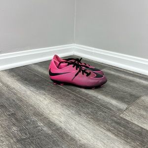 Nike Juniors Pink Soccer Cleats‎
